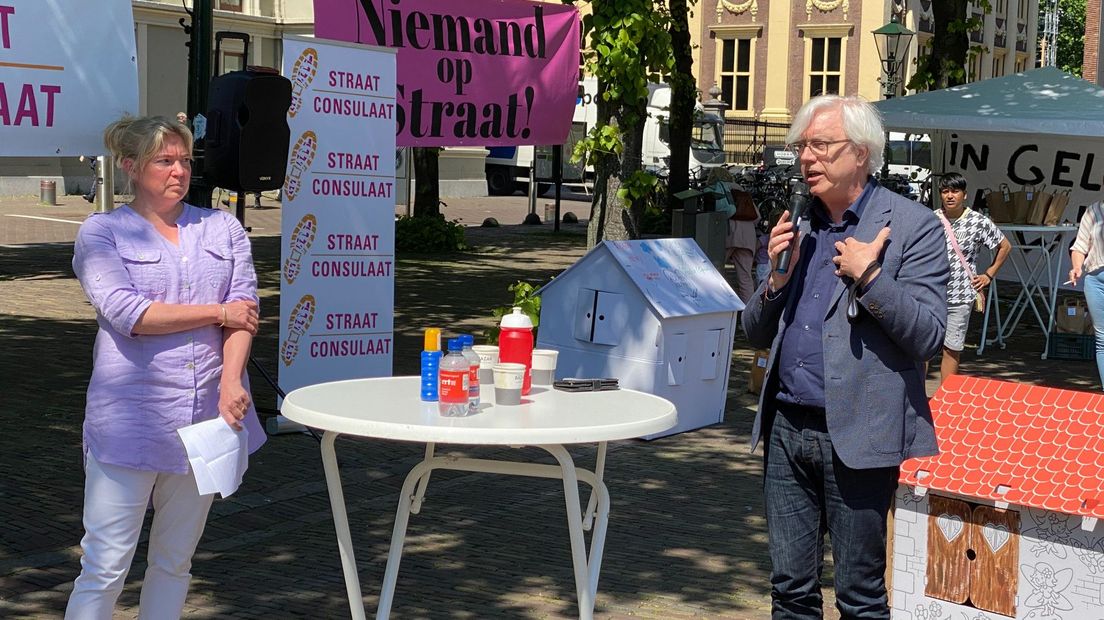 Wethouder Bert van Alphen kwam spreken tijdens de demonstratie