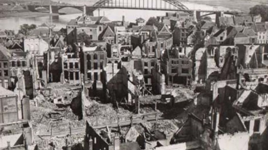 1945 - verwoest Nijmegen (foto publiek domein)