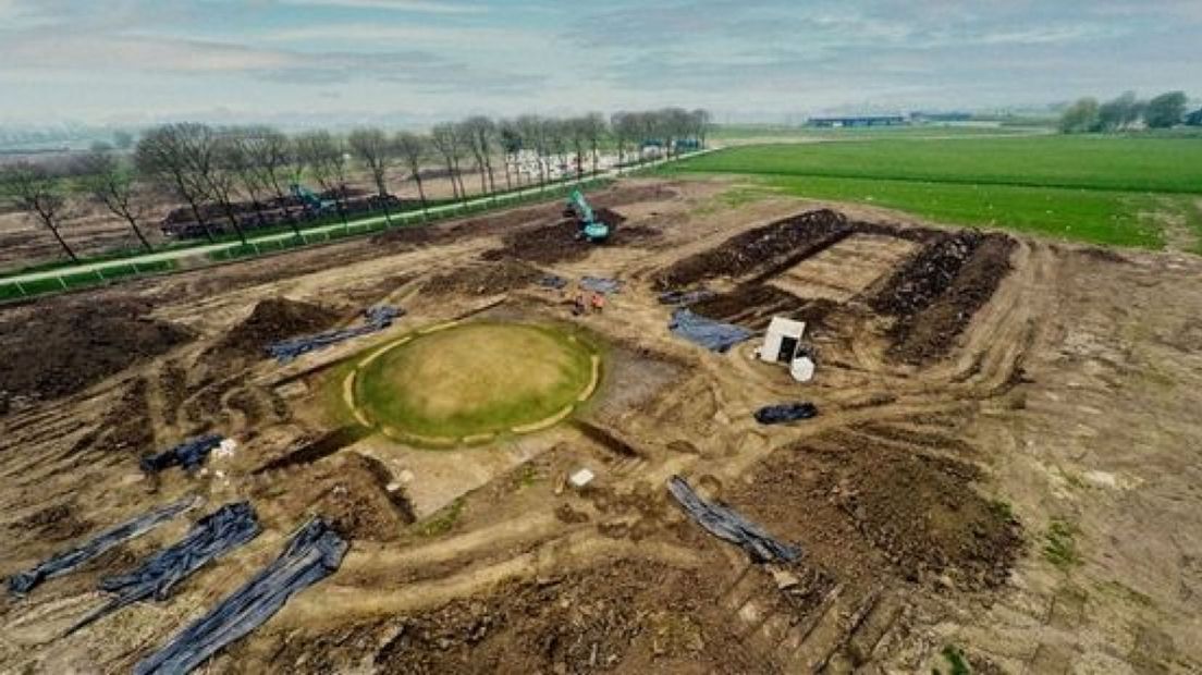 Zo moet de grafheuvel eruit hebben gezien, maar nu is er op deze plek alleen een weiland