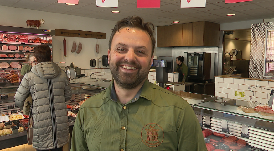 Slager ziet koopgedrag veranderen: 'Mensen kopen minder, maar beter vlees’