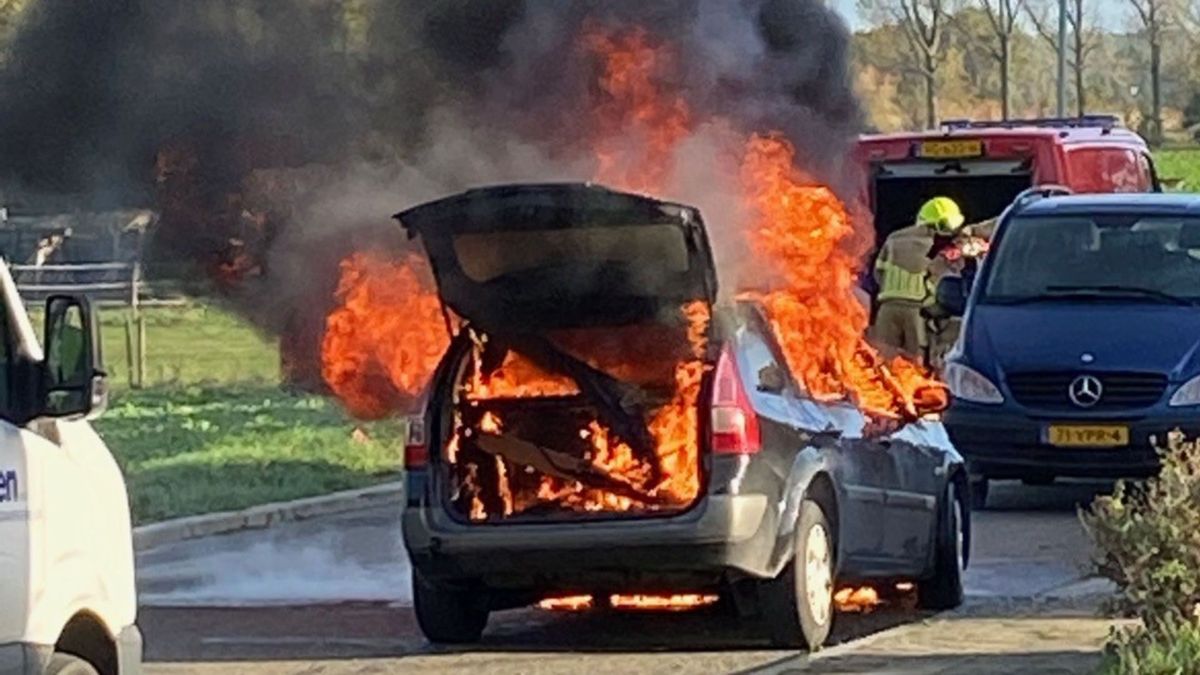 Auto volledig uitgebrand in Vlodrop