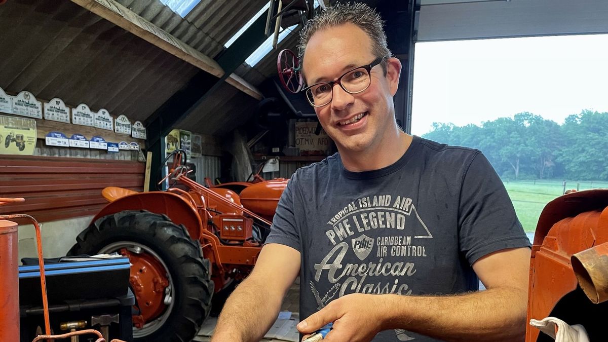 Harold uit Lemele sleutelt aan oude Amerikaanse Allis-Chalmers trekkers