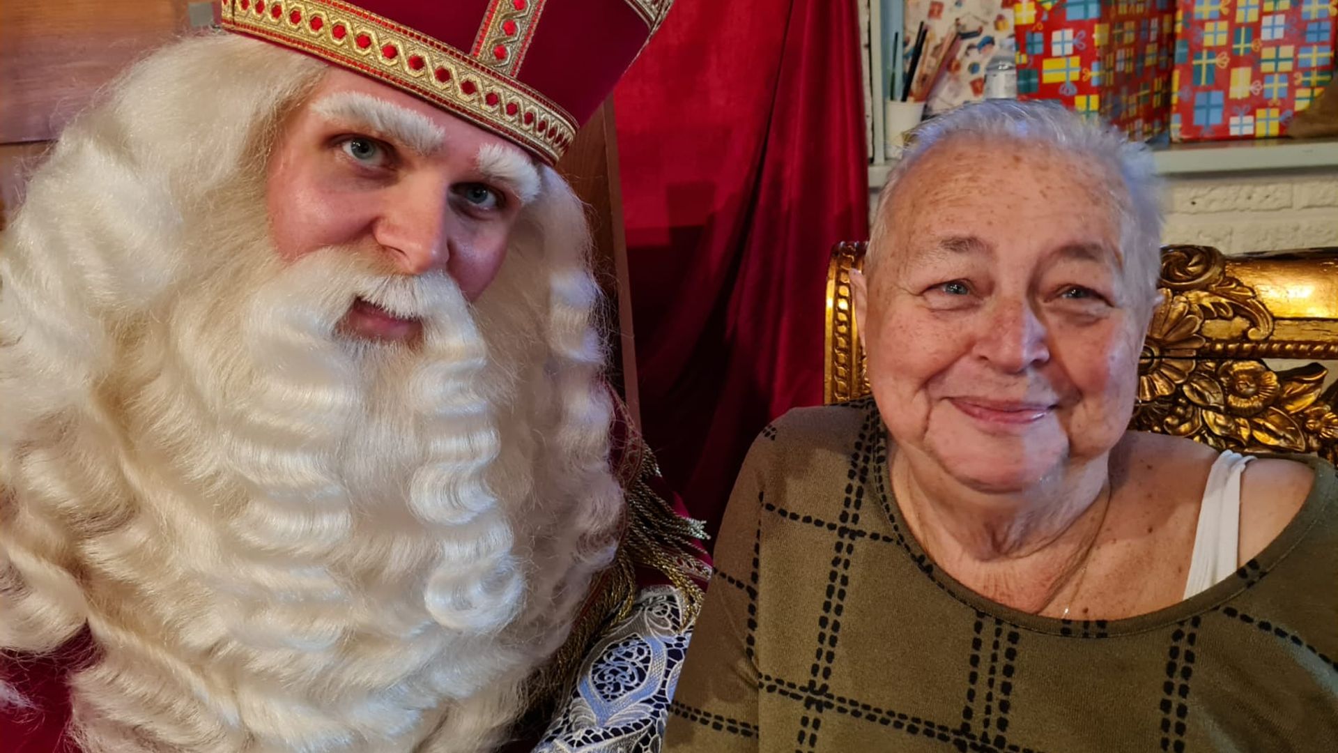 Sinterklaas Bas Schoute met zijn oma