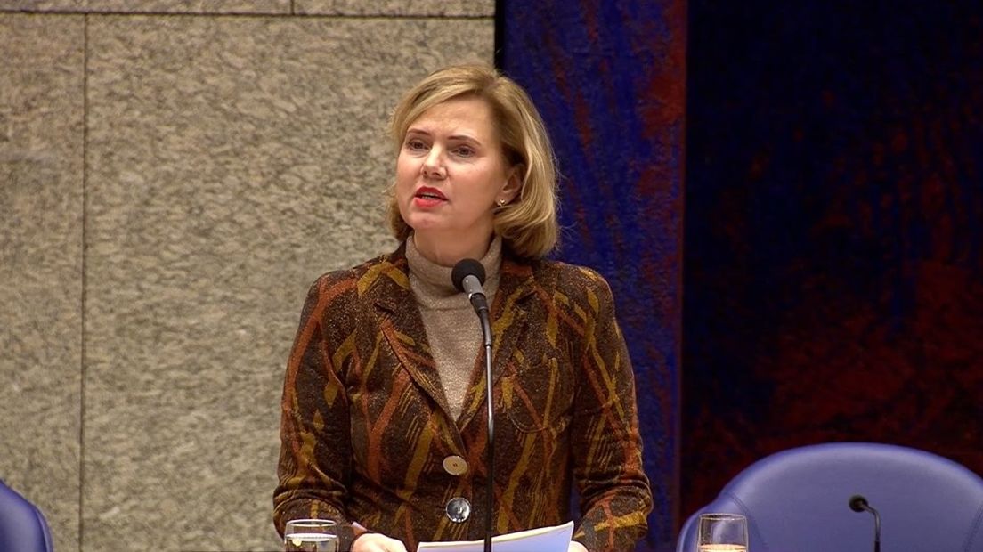 Minister Cora van Nieuwenhuizen tijdens de behandeling van de begroting van I&W