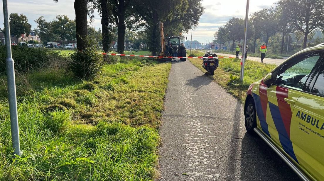 De trekker was bezig met maaiwerkzaamheden.