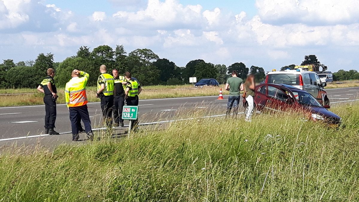 File op A28 na ongeluk bij Veeningen