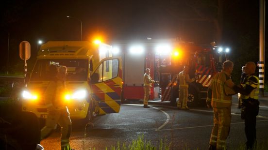 Auto belandt op de kop bij ongeluk in Emmen. Auto belandt op de kop bij ongeluk in Emmen.