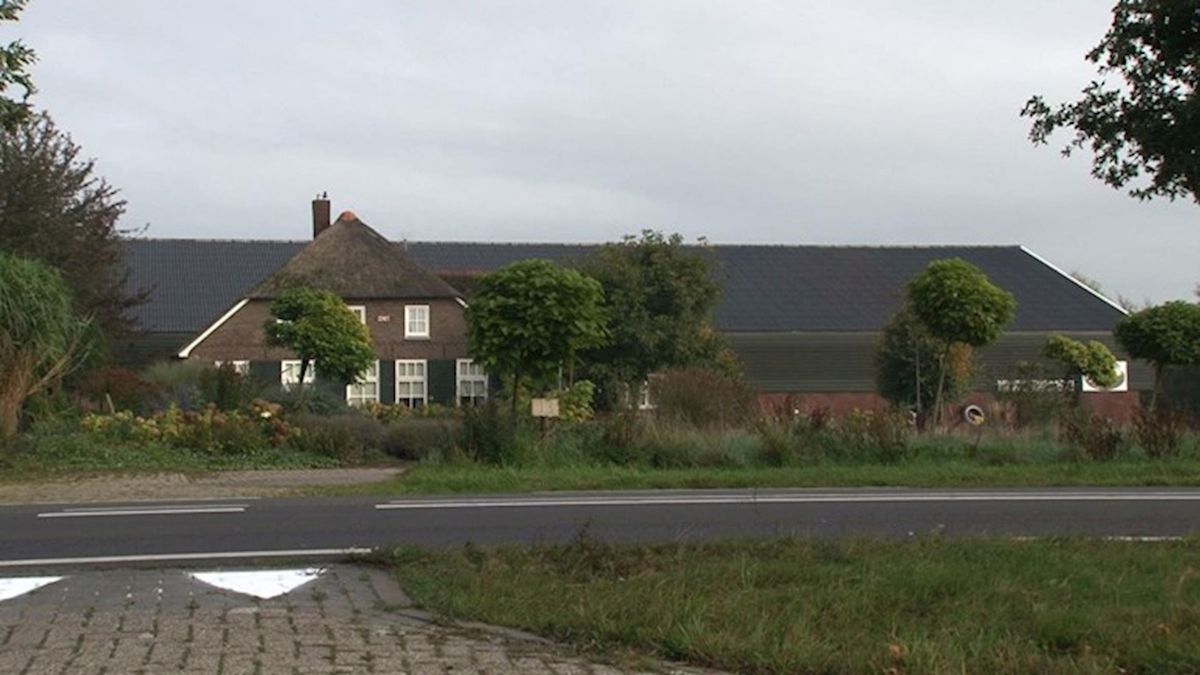 Boerderij omstreden varkenshouder Straathof in Mariënheem te koop