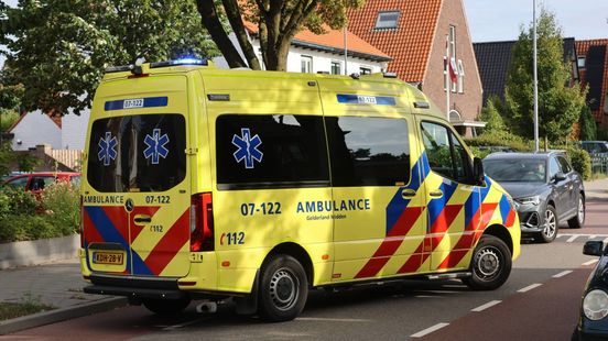 Man met spoed naar ziekenhuis na val van fiets