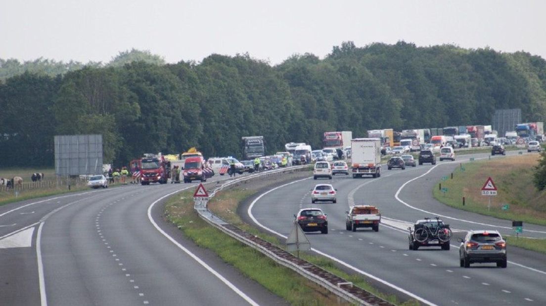 Door het ongeval staat er een file op de A7 bij Marum richting Friesland