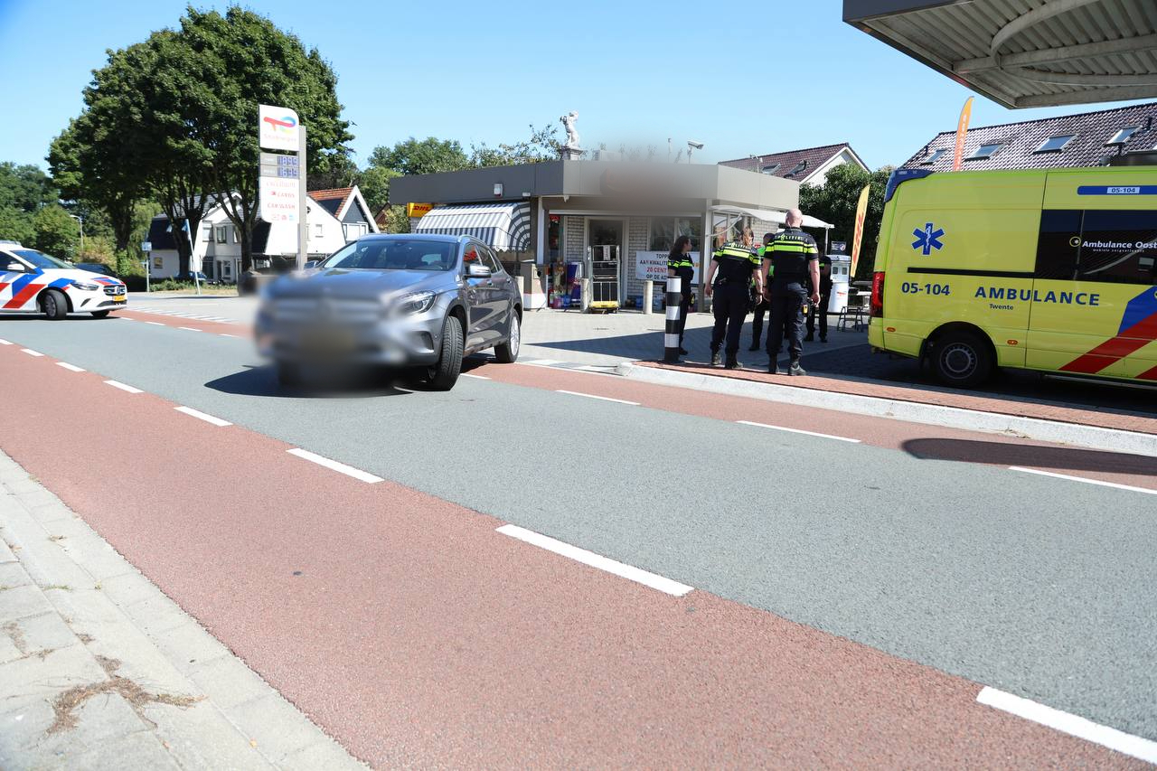 Fietser gewond bij aanrijding in Rijssen | Gewonde bij kop-staartbotsing in Deventer.