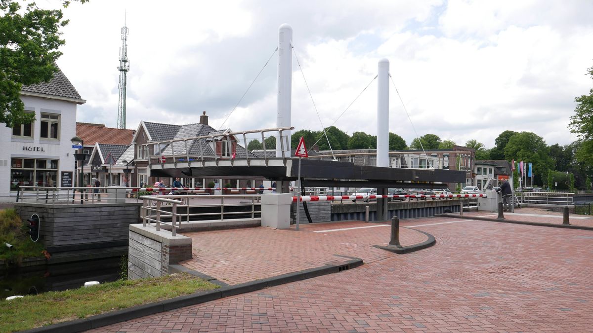 Hoofdbrug in Oosterwolde in storing | Kruispunt in Leeuwarden komende weken dicht