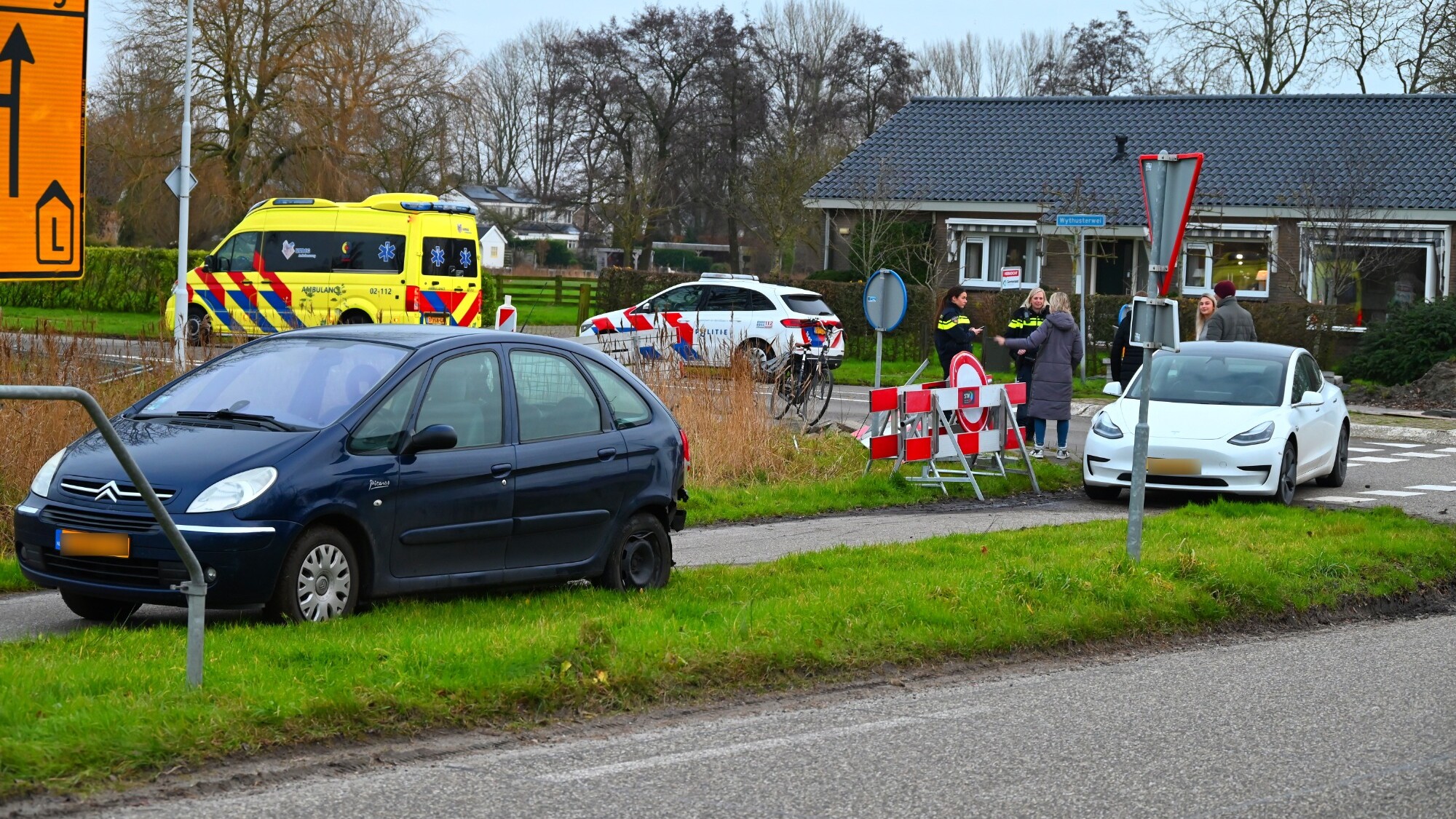 De belutsen auto's by de Menno van Coehoornwei