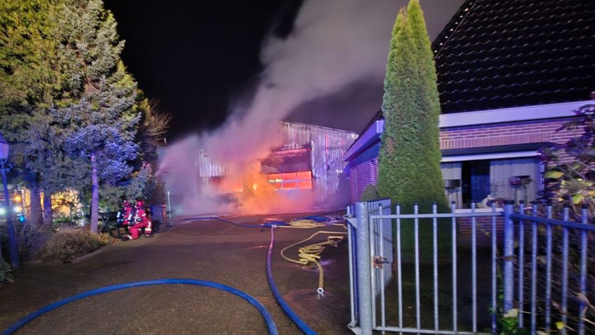 112-nieuws: Grote brand in loods in Nieuw-Buinen • Auto ramt woning in Wildervank