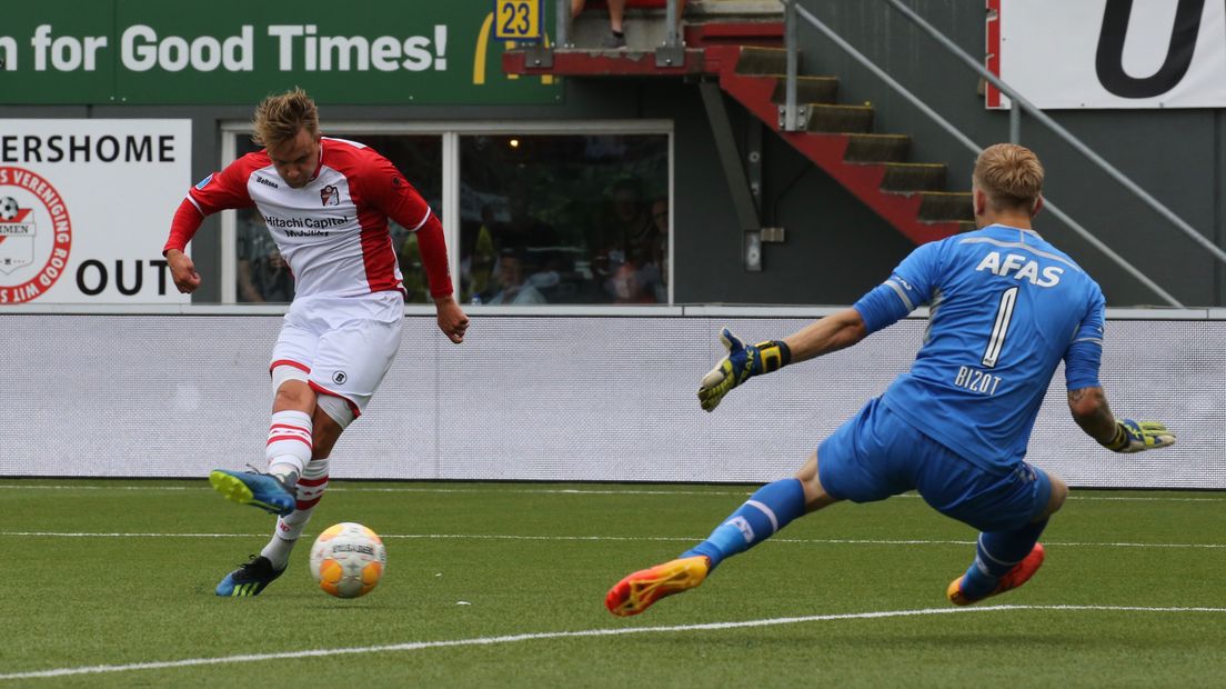 Wouter Marinus maakte één treffer voor FC Emmen 2 tegen koploper FC Twente 2 (Rechten: Gerrit Rijkens/archief)