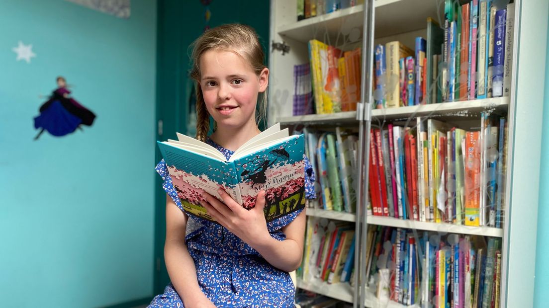 Eline Hanssen gaat tijdens de finale voorlezen uit het boek Mary Poppins van schrijfster P.L. Travers