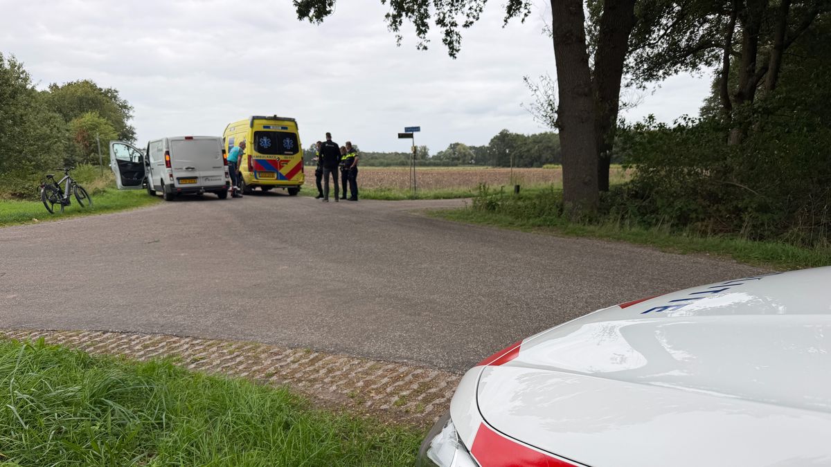 112 Nieuws: man op scootmobiel valt achterover in gracht | Fatbiker geschept bij Olst