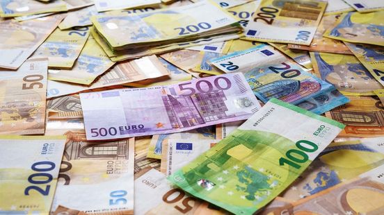 Cash in bed, doosje en kast: verdachte moet 38.000 euro verdedigen