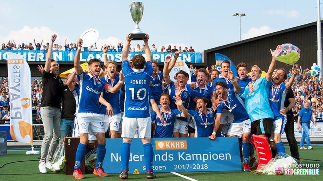 Onder leiding van Cox werd Kampong twee keer kampioen van Nederland