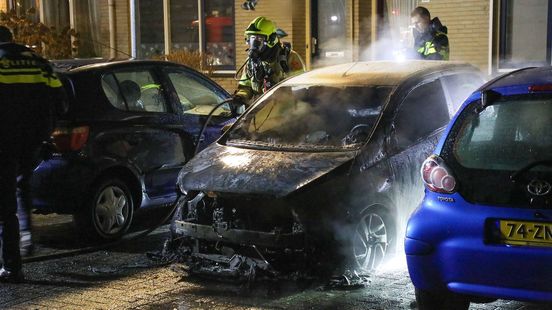 Auto's gaan in vlammen op
