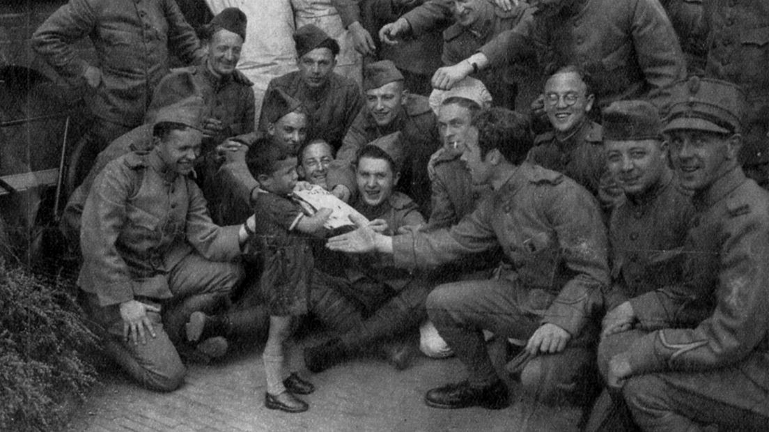 Nederlandse militairen in Utrecht tijdens de mobilisatie, zomer 1939.