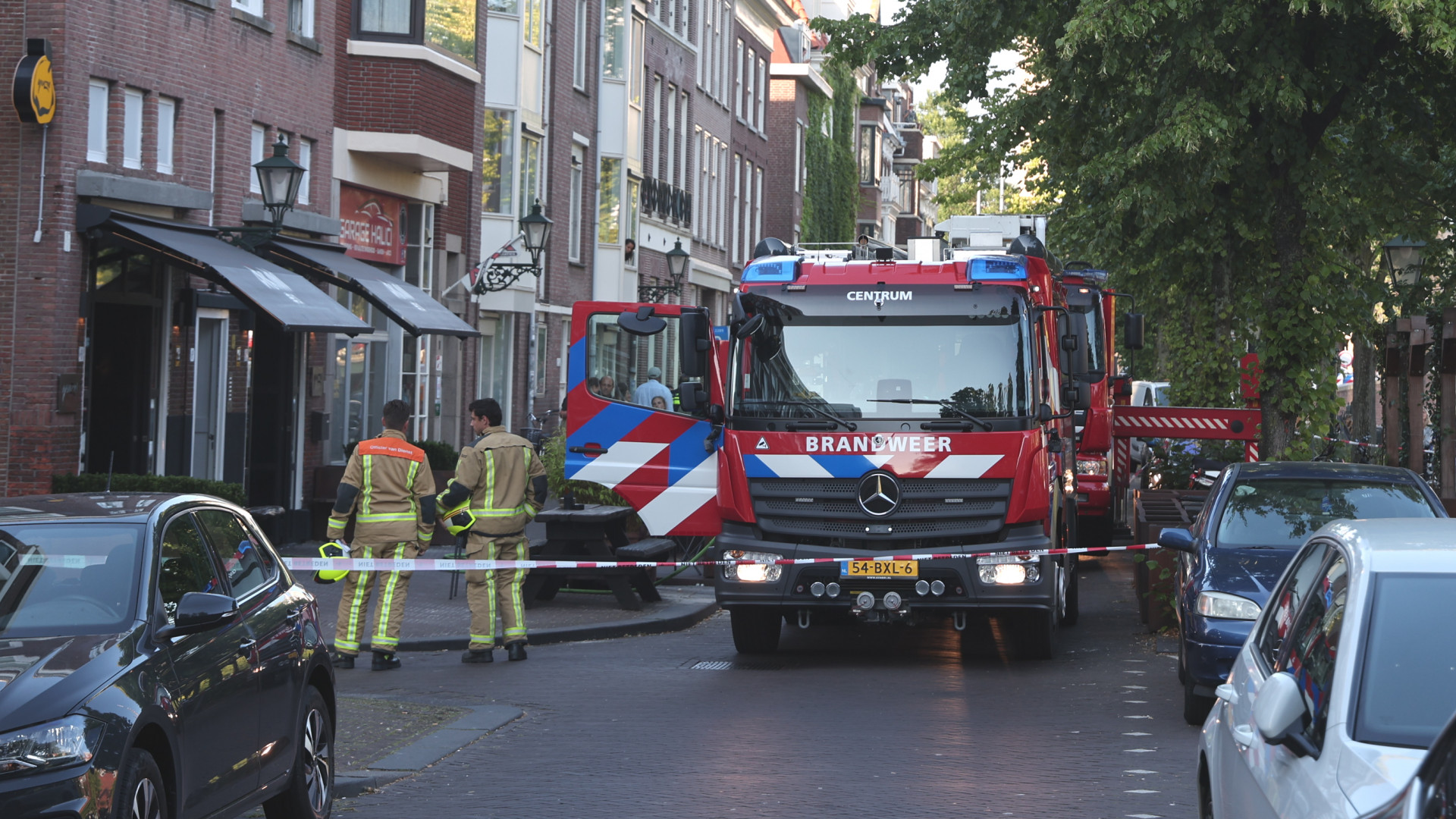 De woningen boven het restaurant werden tijdens de brand ontruimd