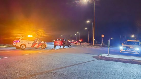Fietser gewond bij botsing in Enschede | Aanhoudingen na achtervolging. Fietser gewond bij botsing in Enschede | Aanhoudingen na achtervolging.