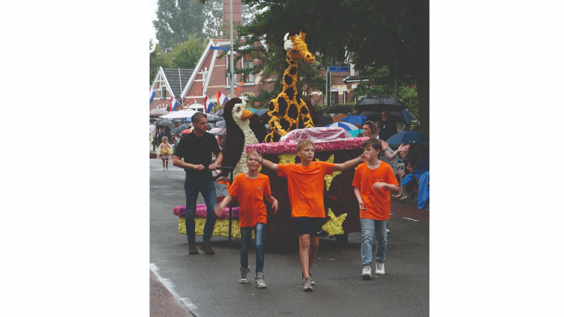 Corso & Coters kregen met 'Feestbeesten' de eerste prijs van de kinderjury.