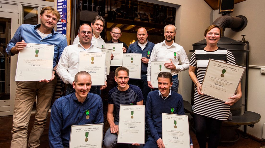 KNRM-vrijwilligers van het eerste uur gehuldigd met medaille