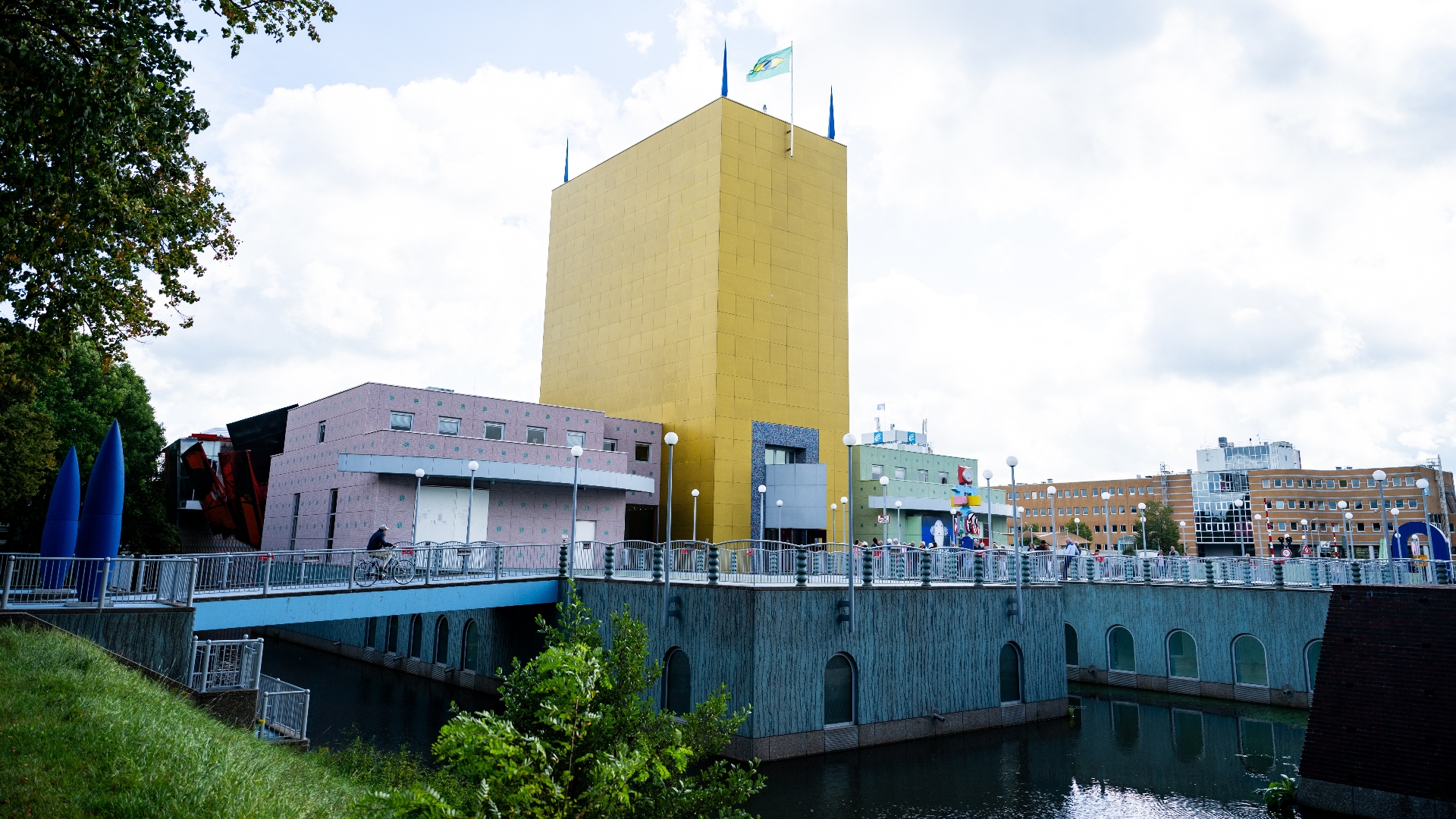 112-nieuws: Politie deelt beelden verdachten museumbrug • Auto brandt uit langs A7