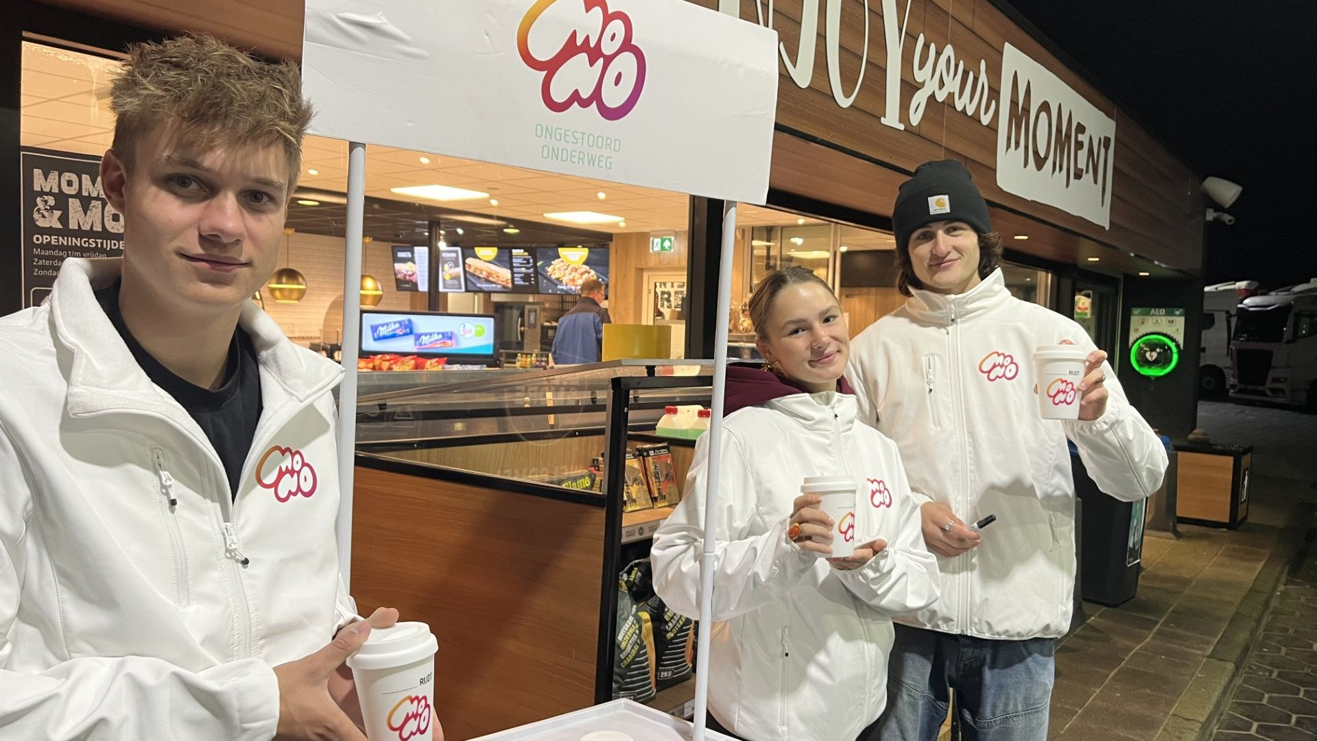 Op campagne met Hedwig: 'Doe je telefoon uit wanneer je onderweg bent!'