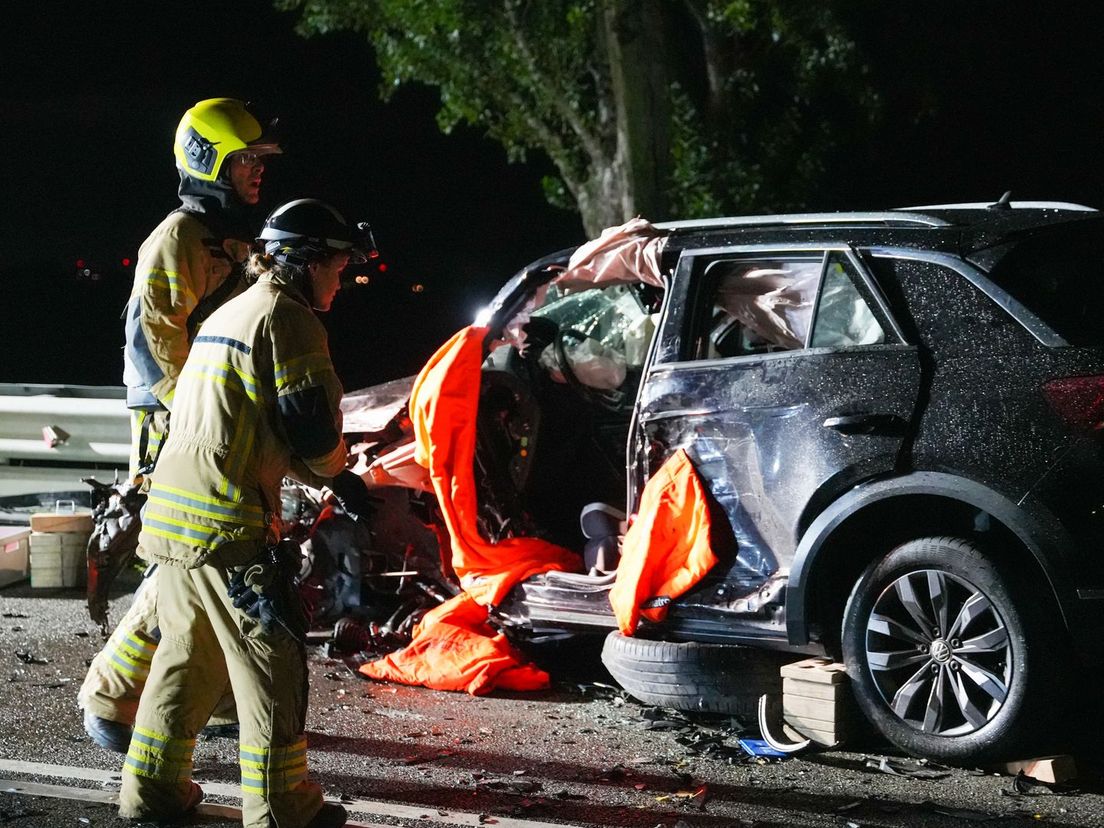 De ravage bij het ongeluk op de N217 in Oud-Beijerland