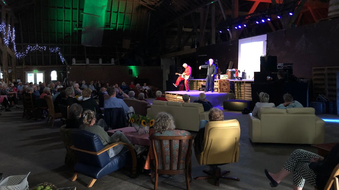 Pé en Rinus in Theater Oosterwijtwerd