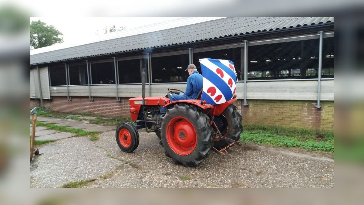 Commissaris en gedeputeerde in gesprek met actieboeren: 