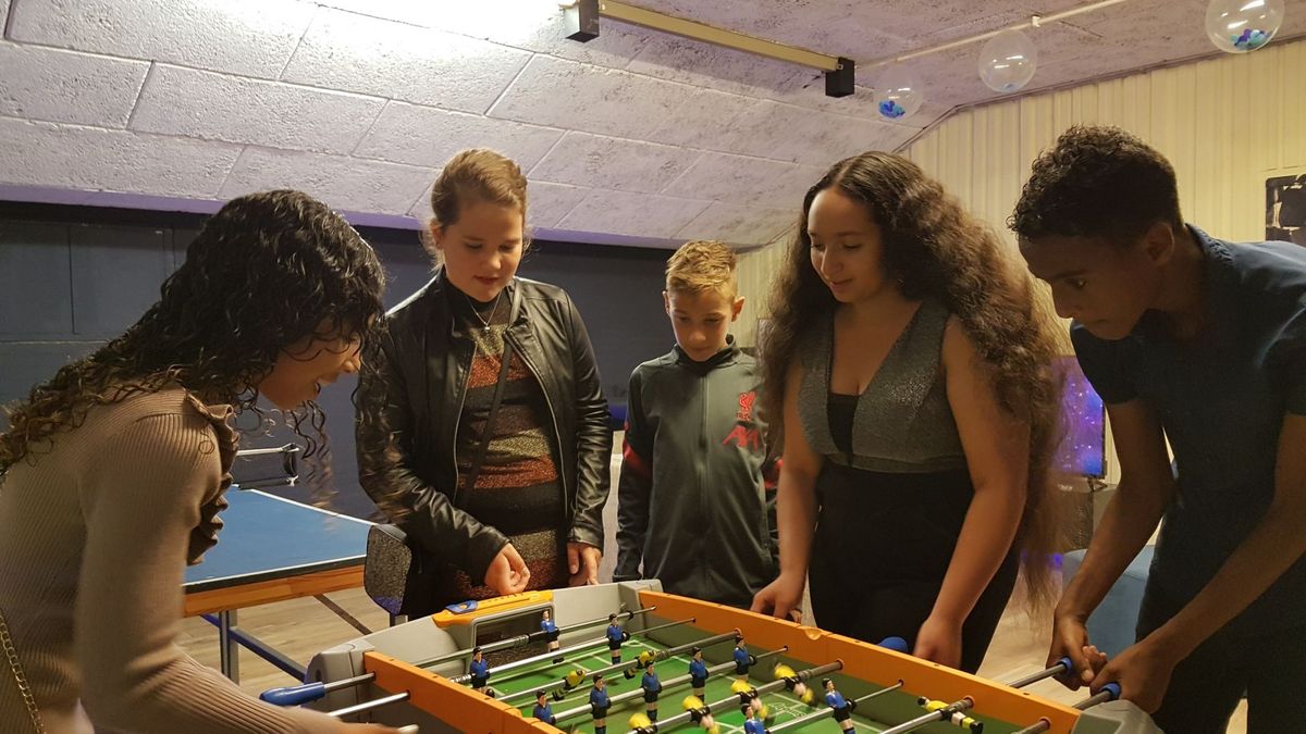 Met Base hebben jongeren in Angelslo hun eigen huiskamer