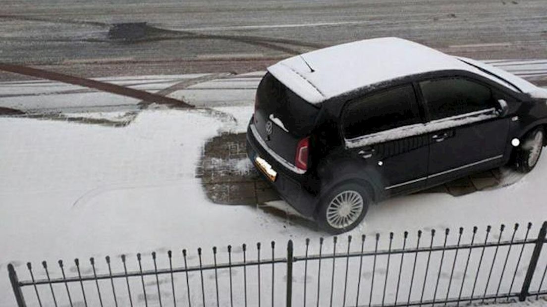 Beschonken man uit Goor rijdt geparkeerde auto aan