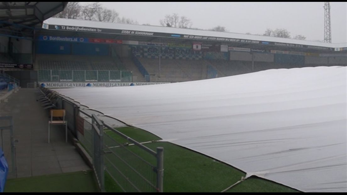 De wedstrijd van De Graafschap zondag in Doetinchem tegen FC Twente is door de KNVB afgelast.Vrijdagochtend kwam een vertegenwoordiger van de voetbalbond alvast een kijkje nemen op De Vijverberg.