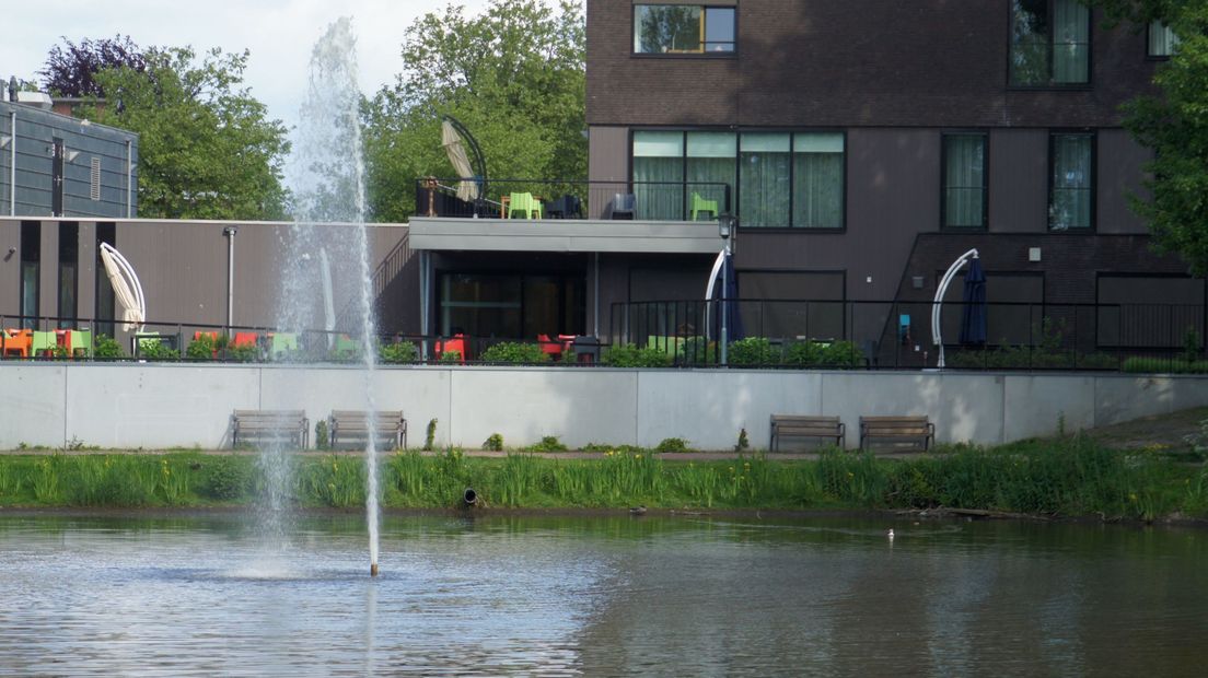 De vijver naast zorgcentrum De Blide in Terneuzen