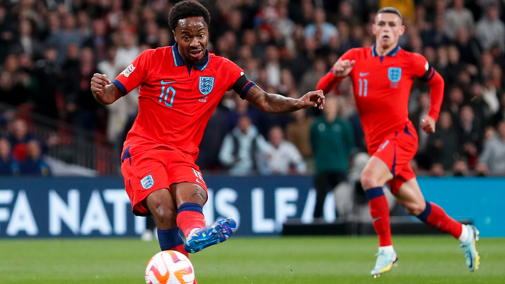 Sterling tijdens een interland voor Engeland