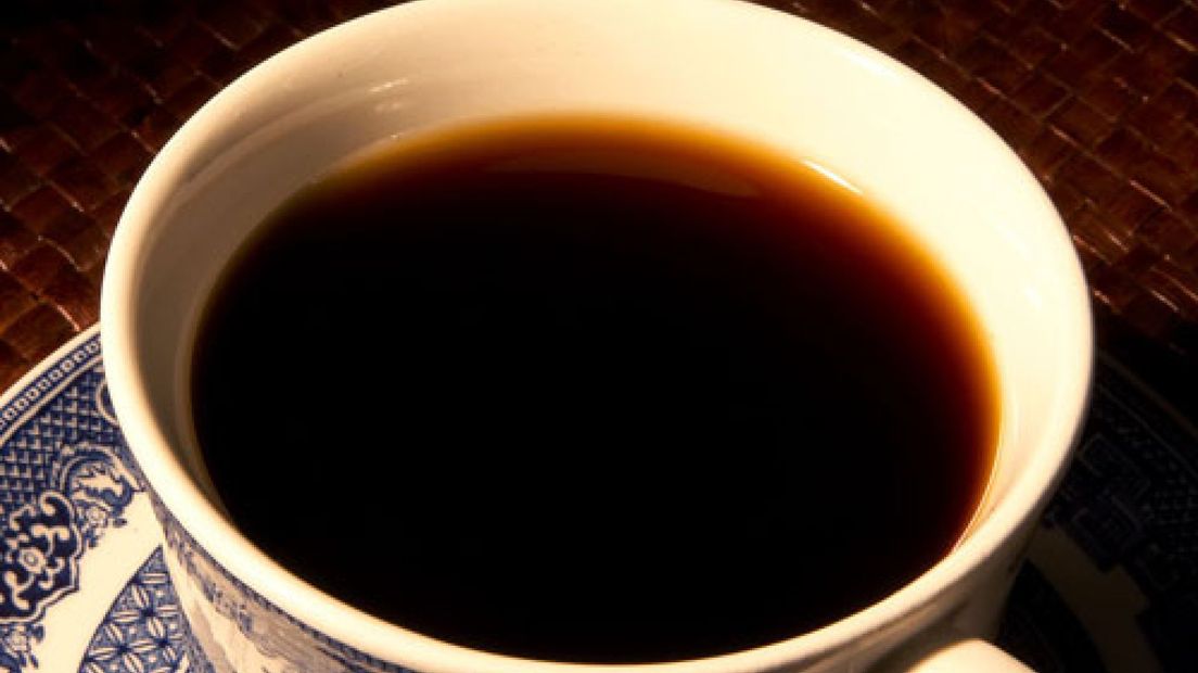 Klant gooit koffie naar winkelier