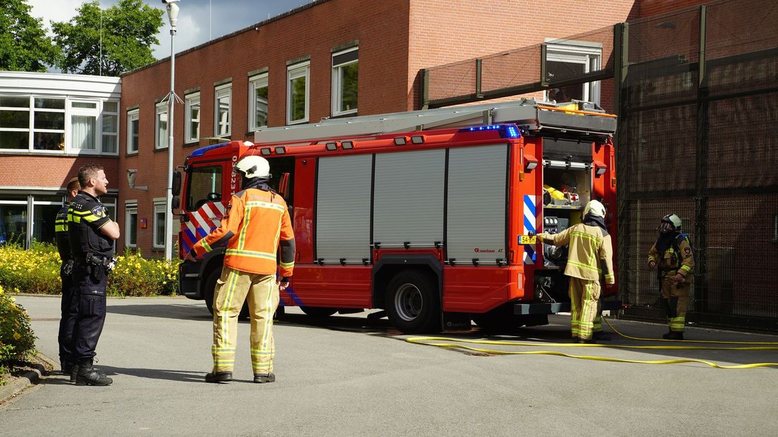 De brandweer is ter plaatse