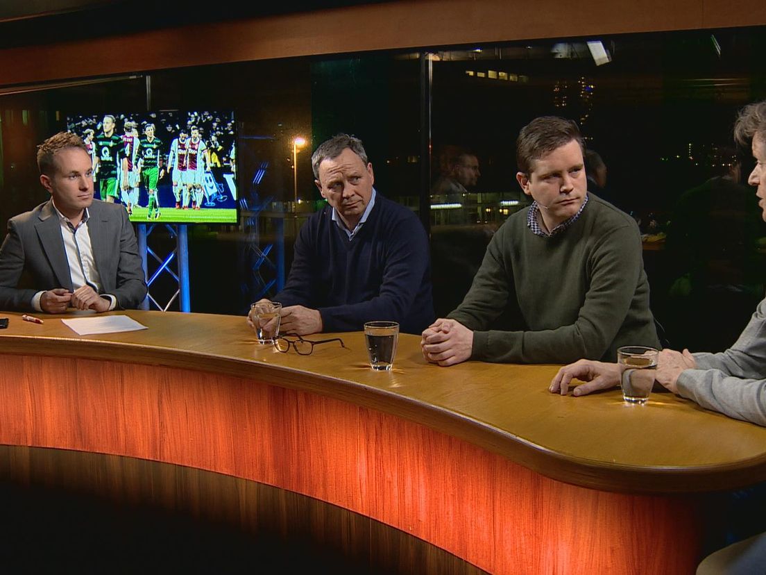 Presentator Bart Nolles ontving in FC Rijnmond trainer Jan Everse, radiocommentator Dennis van Eersel en analist Emile Schelvis