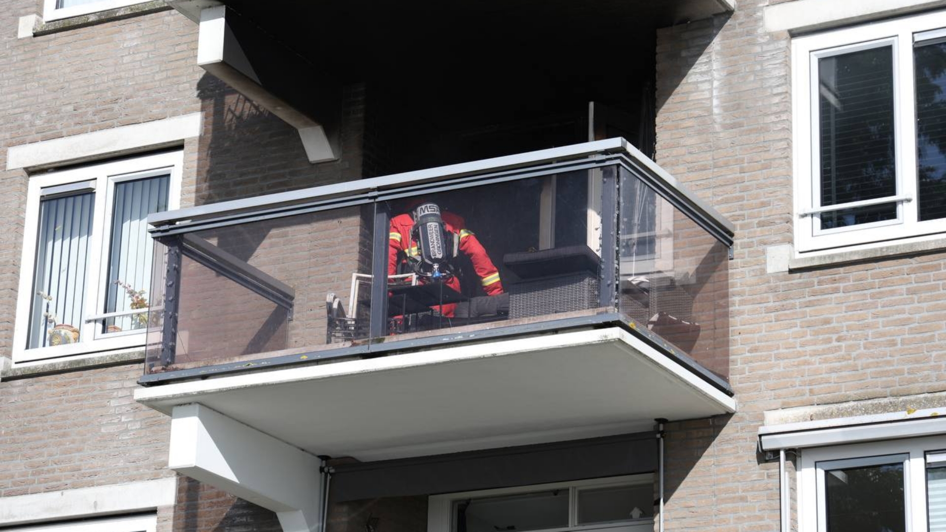 112-nieuws zondag 15 oktober: Balkonbrand in Stad • Aanhouding in binnenstad voor gooien met glas
