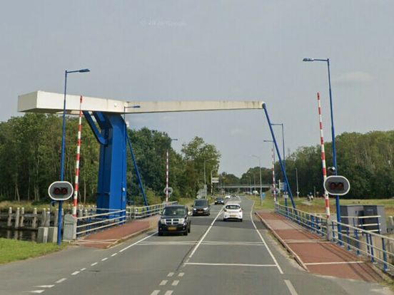 Na op - en afrit A28 bij De Punt, ook Groningerstraat en brug dicht