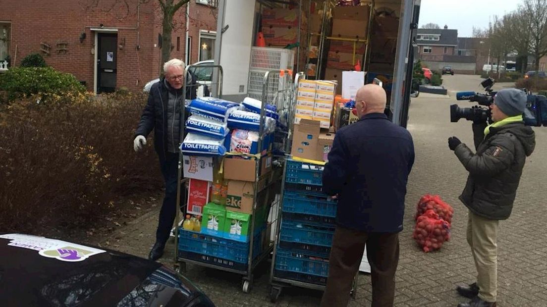 Voedselbank Raalte e.o. haalt de levensmiddelen op