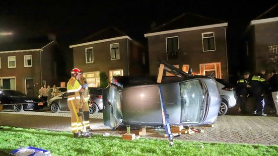 Ongeluk beruchte plek • vrouw opgepakt voor grafschennis. Ongeluk beruchte plek • vrouw opgepakt voor grafschennis.