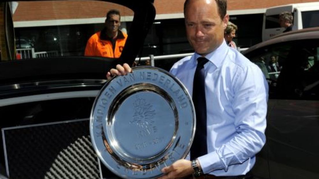 Als eerste had hij de kampioensschaal van de eredivisie voetbal in zijn handen: Martijn van Zon uit het Gelderse Alphen.