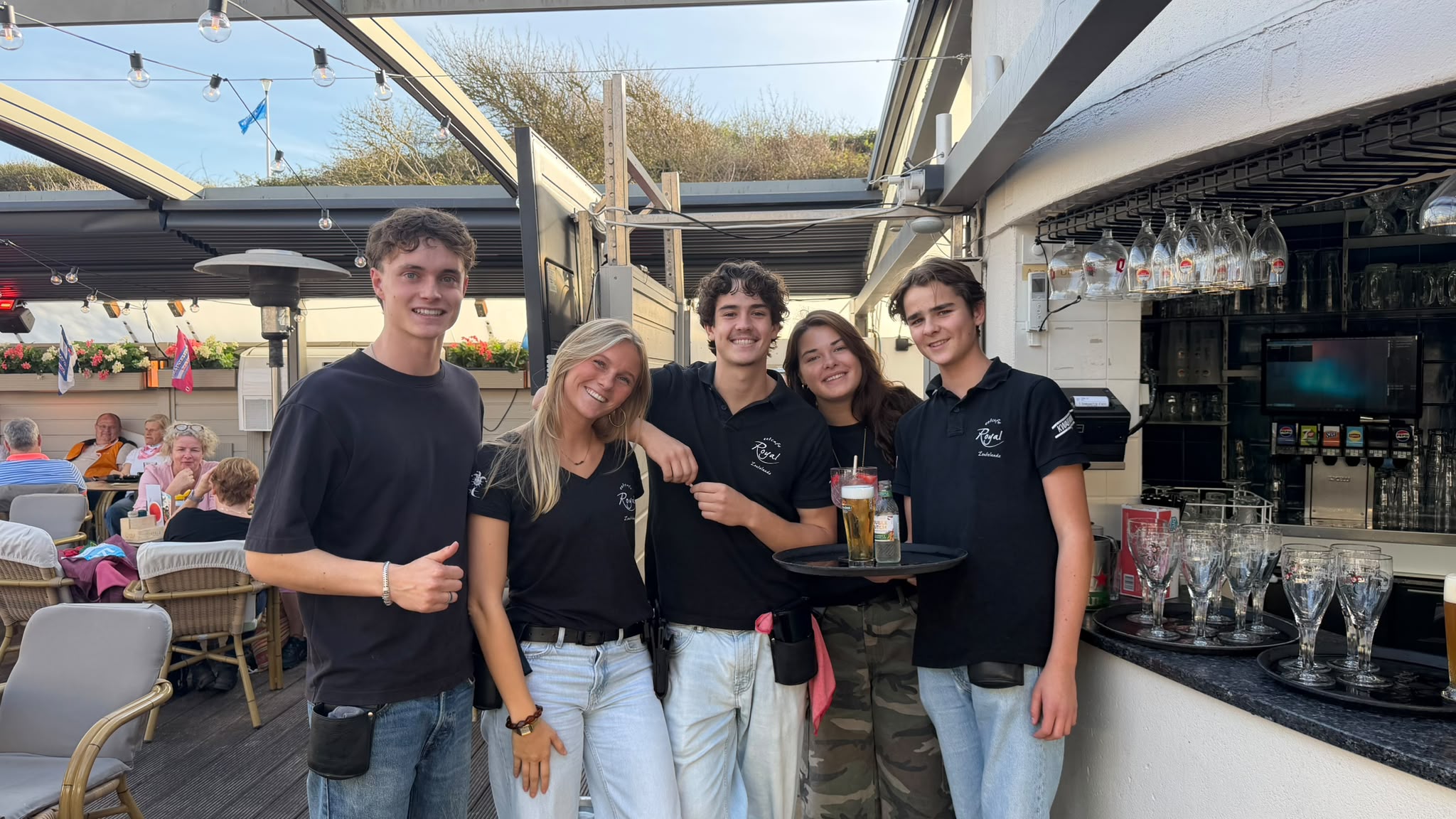 Het personeel van eetcafé Royal