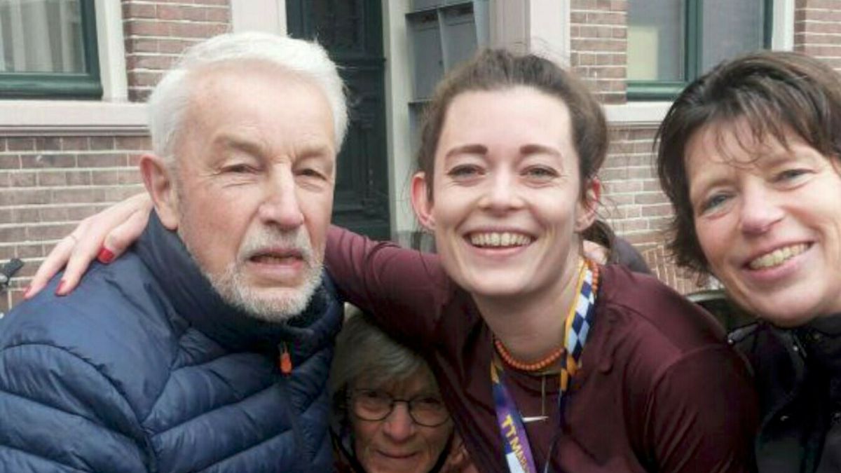 Drie generaties marathonlopers aanwezig bij eerste TT Marathon: 'Huilen bij de finish'