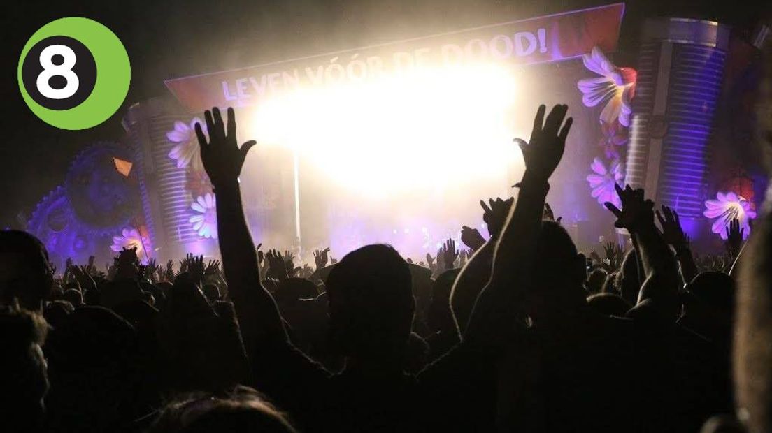 De Zwarte Cross heeft donderdag een aantal nieuwe artiesten bekendgemaakt die in juli optreden op het festival. Onder meer de Black Eyed Peas, Rowwen Hèze, Beef en Sevn Alias komen naar Lichtenvoorde.
